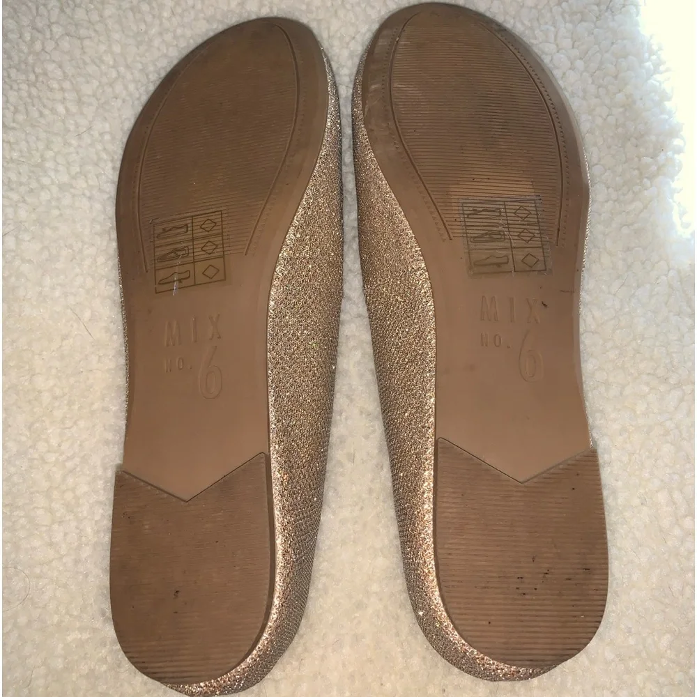 Mix No. 6 gold very sparkly flats size 8. - Picture 4 of 15